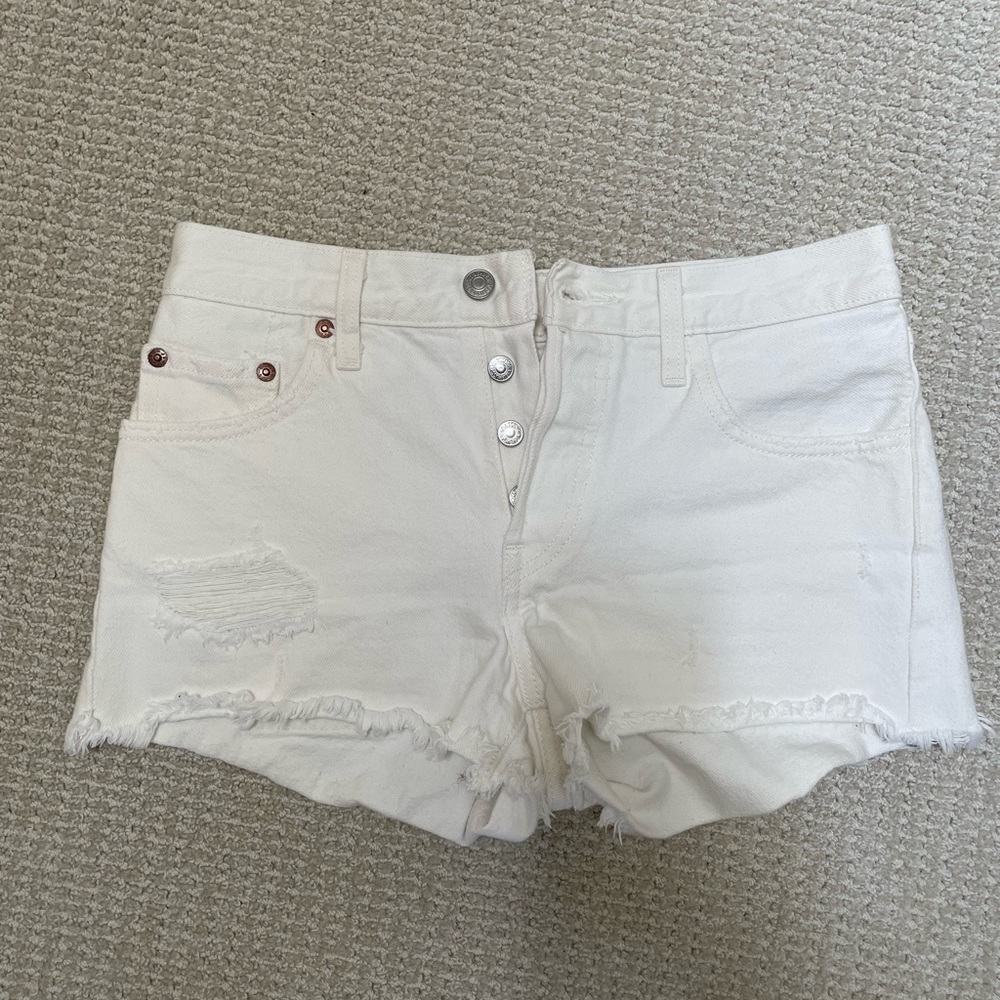 Levi’s white jean shorts size 25